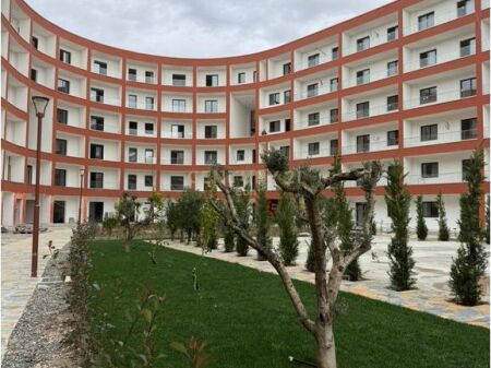 VENDESI APPARTAMENTO 1+1 CON CORTILE PRESSO LA RESIDENZA EON, A GOLEM !