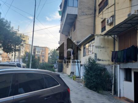 Shitet Garsoniere - Rruge Elbasanit . Kati 2