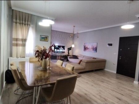 APARTAMENT ME QERA 2+1 KOPSHTI BOTANIK 60.000 LEKE FH-64413