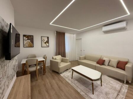 SHITJE 1+1 prane qendres te rruga fortuzi