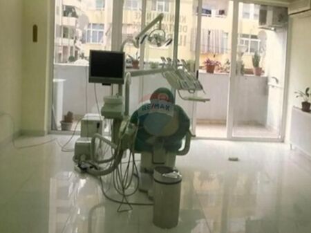 AMBIENT ME QERA TEK KIKA 1 KOMUNA E PARISIT (I PËRSHTATSHËM PËR ZYRË OSE KLINIKË)