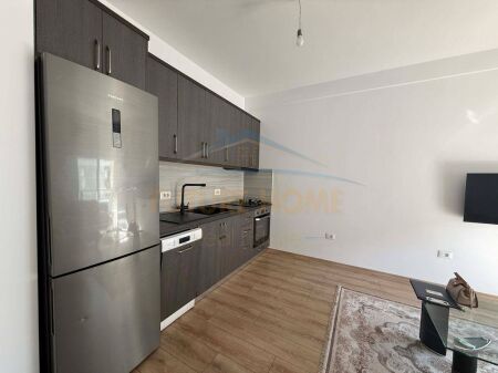 Qera, Apartament 1+1 + Post Parkimi, Univers City