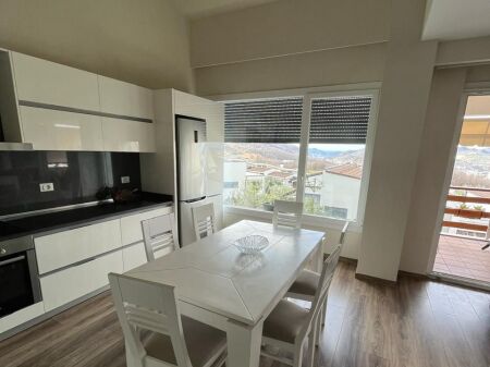 Jepet me qera Apartamenti 2+1+2 , Rezidenca Long Hill mbrapa Teg 1500 euro