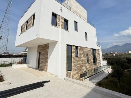 🏡 Villa di Lusso con Piscina in Vendita – Mjull Bathore, vicino a TEG
