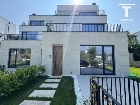 SHITET, VILË E BASHKËNGJITUR, FOREST RESIDENCE, LIQENI I THATË