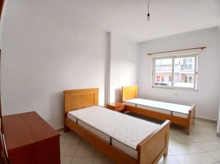 Affittasi Appartamento 2+1+1 con Balcone