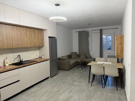 1+1 In Affitto, Piazza Shqiponja, Arredamento Nuovo