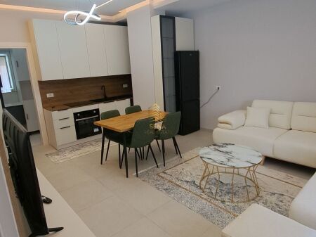 Qira, Apartament 2+1+blk, 5 Maji, 60.000 Leke/muaj