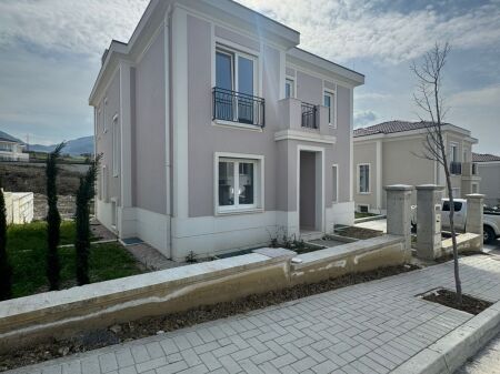 🏡 3-Storey Villa for Sale – Collina Verde, near TEG