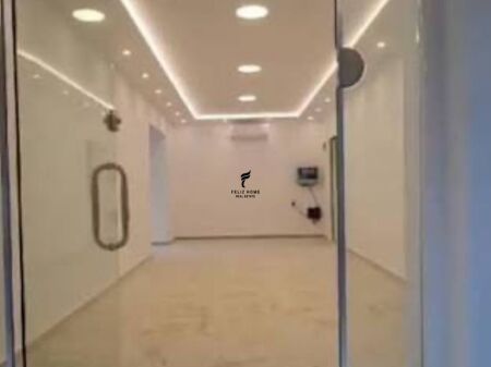 SHOP FOR RENT 40 M2 21 DECEMBER 80,000 LEKE FH-64376