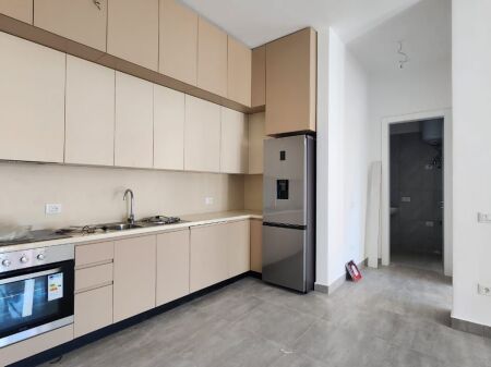 Empty apartment for rent in Delijorgj