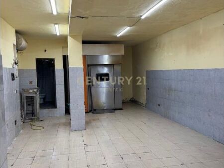 AMBIENT BIZNESI NË SHITJE NË LAGJEN NR. 12, DURRËS 120,000 €