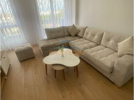 Qera, Apartament 1+1, Rruga 5 Maji, Tiranë.