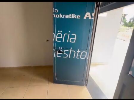 📌 Ambient Biznesi me Qera – 60m² në Rrugën Kadri Prishtina, Ideal për Zyre ose Dyqan