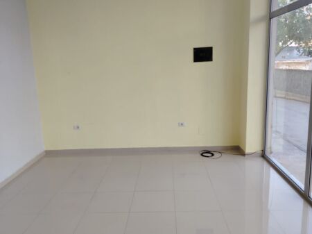 Shitet ambient komercial  - 25 m²  - 75,000 €