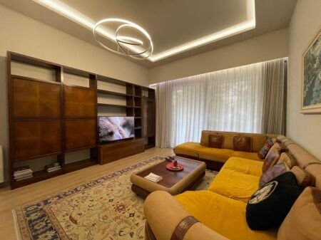 Apartament 3+1+2 Parking per shitje tek Liqeni i Thate.