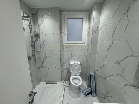 Jepet me qira Apartament 2+1 me Verandë – Kodra e Priftit