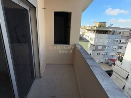 Fresk - Shitet 2+1+ Verande