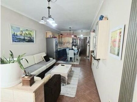 Vendesi in vendita 1+1 a Yzberisht