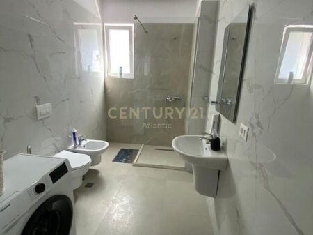 SHITET APARTAMENT NE VIJE TA PARE ME DETIN TEK MALI I ROBIT