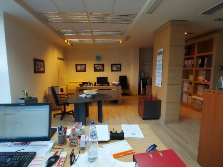 Zyre per shitje prane liceut, rruga Elbasanit