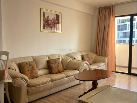 Shitet apartament 3+1+2 tek 5 Maji