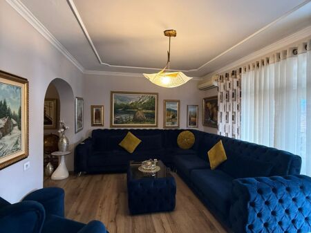 Shitet Apartament 2+1 – Rruga e Kavajës, Rr. Naim Frashëri