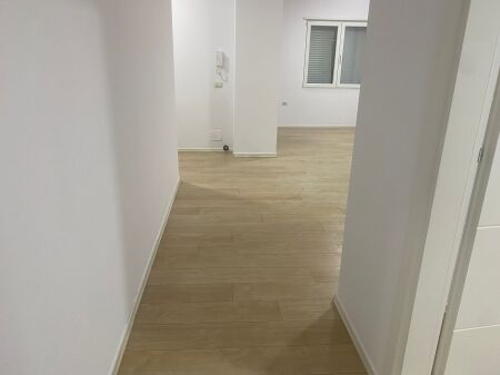 Jepet me qira apartament 2+1+2 tek Rruga e Kosovarëve