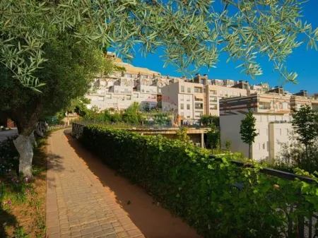 Vilë - Për Shitje - Kodra e Diellit, Tiranë(ID: 530581010-77)