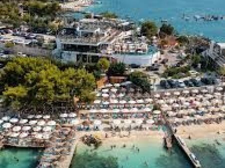 Shitet Ndertes 2 kateshe ne Ksamil, me Pamje deti !