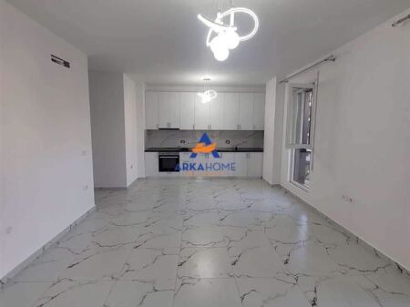 JEPET AMBIENT ME QERA 100M2 "PRANË GJYKATËS SË SHKALLËS SË PARË DHE SPITALIT USHTARAK" 800 EURO