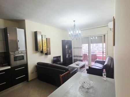 2+1 me Qera prane Rethit ,Astir