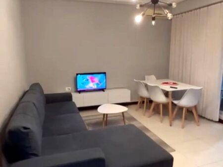 Tek Kompleksi Delijorgji jepet me qera apartament,1+1,i mobiluar 60,000Leke