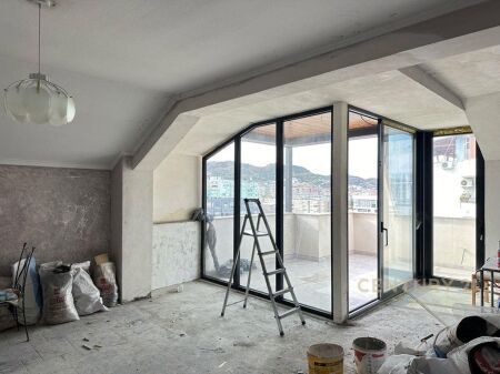 Duplex for sale in the Commune of Paris area, Tirana