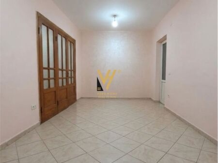 SHITET APARTAMENT 2+1+GARSONIERE TE RR.DURRESIT 200.000 EURO