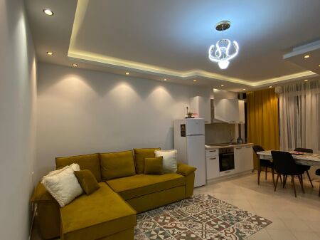 Shitet Garsionere Tek Shkembi i kavajes