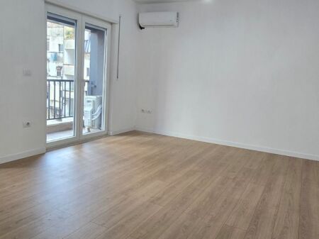 Premises for rent Pazari i Ri for business or residential !