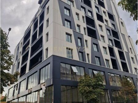 fotot  🏡 Apartament 1+1 me Qira – RRUGA E BARRIKADAVE – QENDËR, TIRANË! 1,000 € /Muaj 1,000 € /Muaj Sip. Totale  90m2