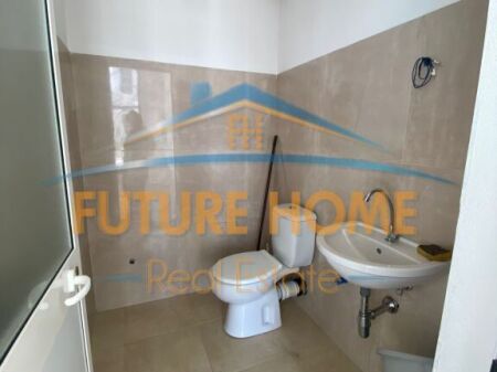 Shitet, Ambient, Komuna e Parisit