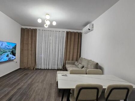 Shitet Apartamen 2+1 300 000 Euro Komuna Parisit