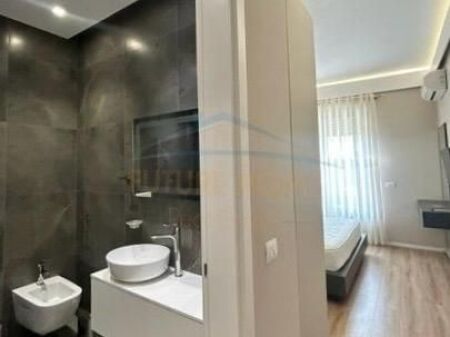 Apartament 2+1 + post parkim — Rezidenca "Secret Garden", afër TEG