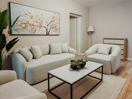 🏡 Apartament Ekskluziv 2+1 me Garderobë me Qira në Qendër (Myslym Shyri)