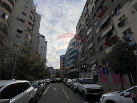 Apartment - For Sale - Commune of Paris, Tirana