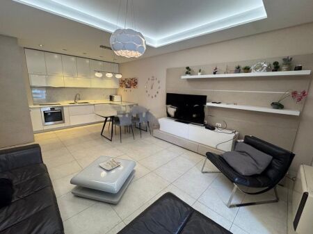 Shitet apartament 1+1 te Liqeni i thatë