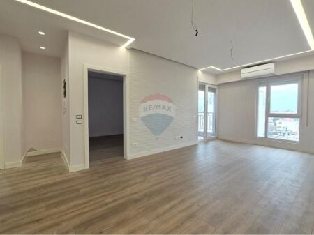 Apartament 2+1 në shitje te Shkolla e Kuqe