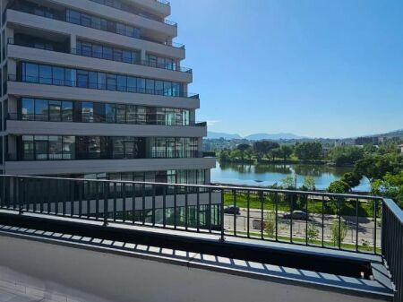 Zyre me qera tek Lake View