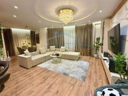 ☀️ Hapësirë Mbretërore te Liqeni i Thatë – 149 m^2 Neto në Shitje! 🌳