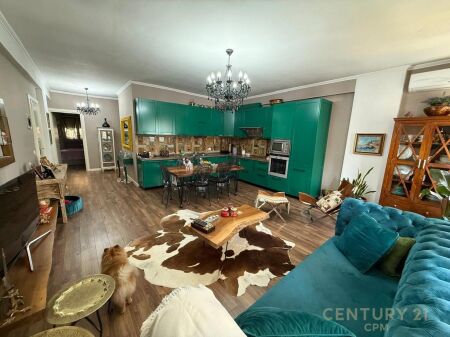 TE KOMUNA E PARISIT PRAN KRISTAL CENTER JAPIM APARTAMENT 2+1 ME QIRA 1,100 € /Muaj Sip. Totale  120m2