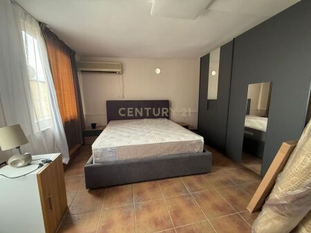 Duplex 2+1+2 me verandë për shitje – Rruga e Durrësit, Tiranë