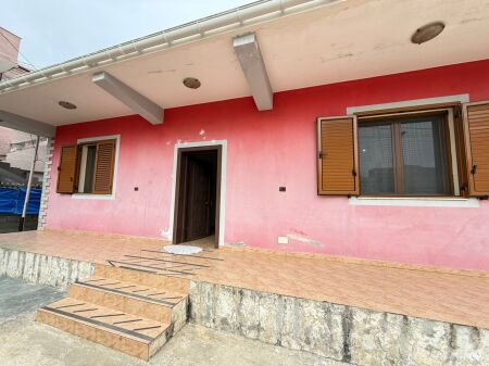 QERA SHTEPI PRIVATE 2+1 LAPRAKE